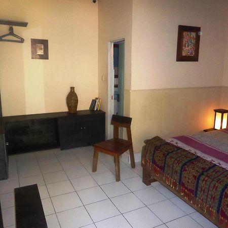 La Casa Homestay Senggigi Habitación foto